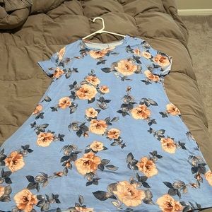 T-shirt dress with pockets!